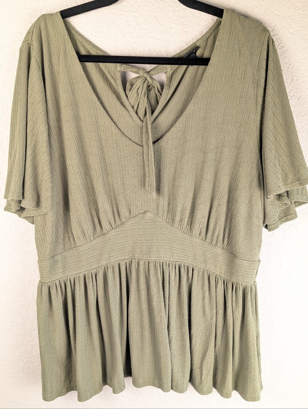 Torrid Knit Blouse 3X Green V Neck Short Sleeves Back Keyhole Tie Textured